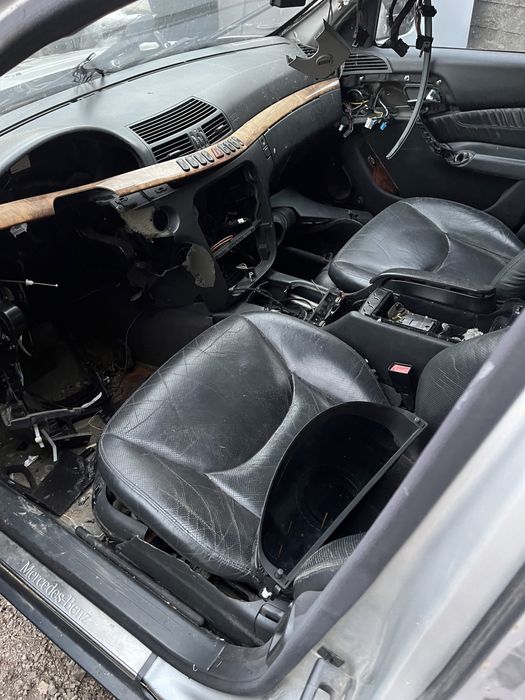 Продавам Мерцедес w 220 на части.