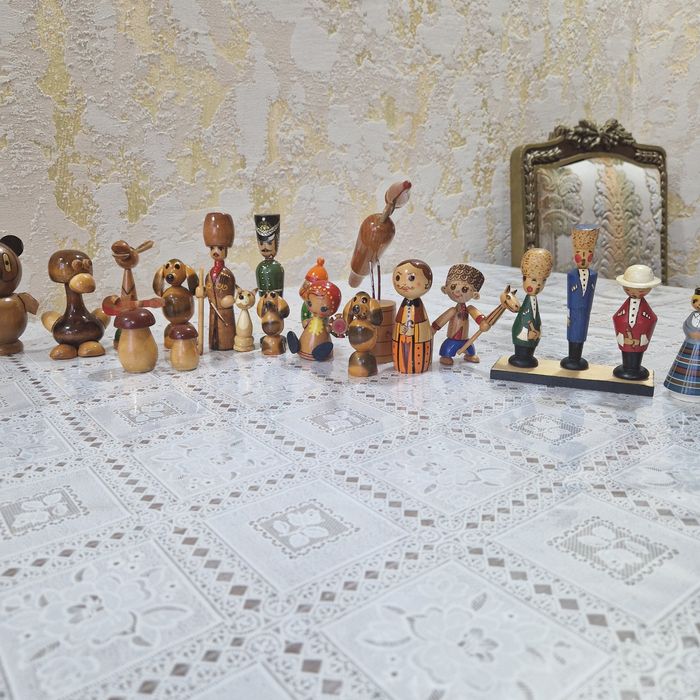 Полная коллекция старинных статуэток