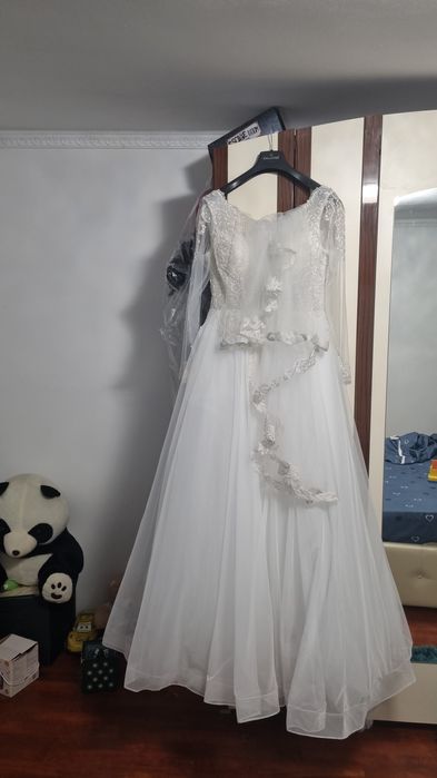Rochie de mireasa,voal,diadema  aceesorii