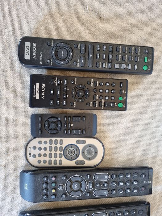 Pachet 7 Telecomenzi Sony, Philips, etc. Perfect functionale.