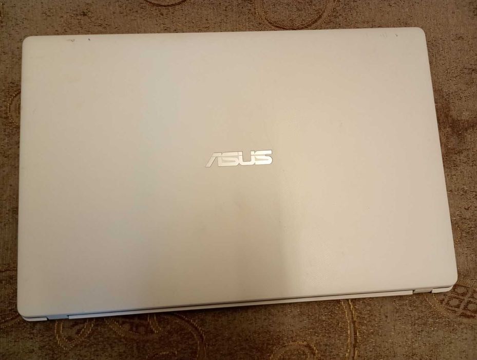 Лаптоп ASUS F551M - цял или за части