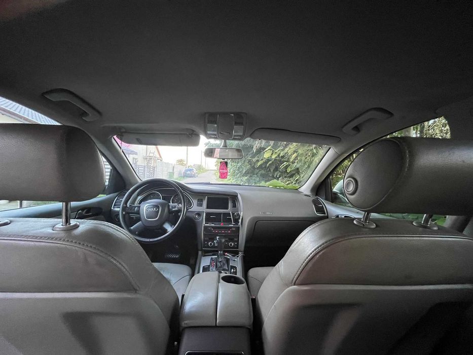 Vând Audi q7 full fără probleme cauciucuri noi baterie noua filtre tot schimbat ulei fiscal suspensie pe arcuri an 2007 3000d