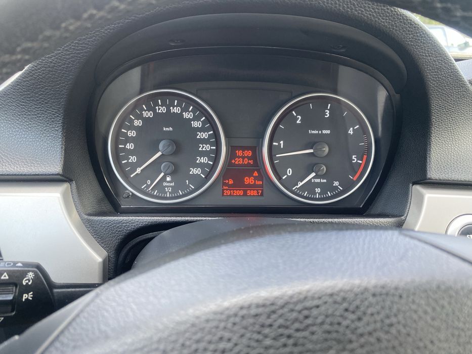 BMW E90 325d  Седан