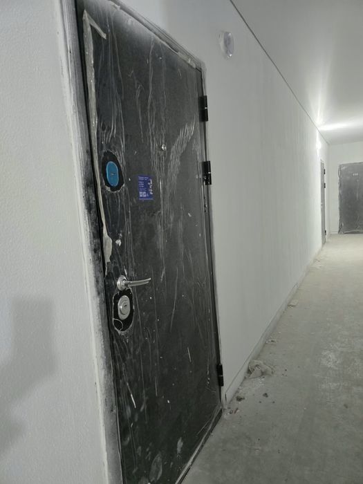 Продам новую входную дверь