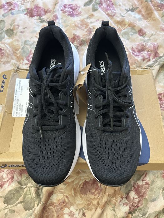 продам новые кроссовки Asics