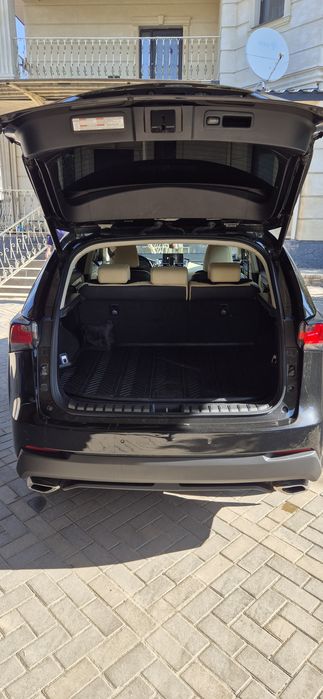 Автомобиль Lexus NX200