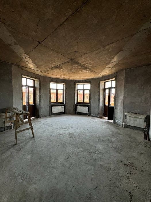 Продаётся 9 комнатная квартира