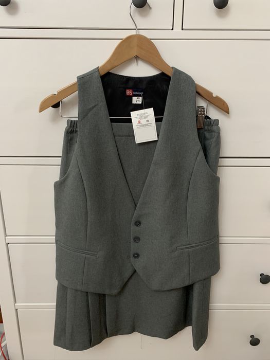 Костюм (тройка) новая