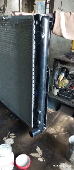 Продам радиатор мерседес 124