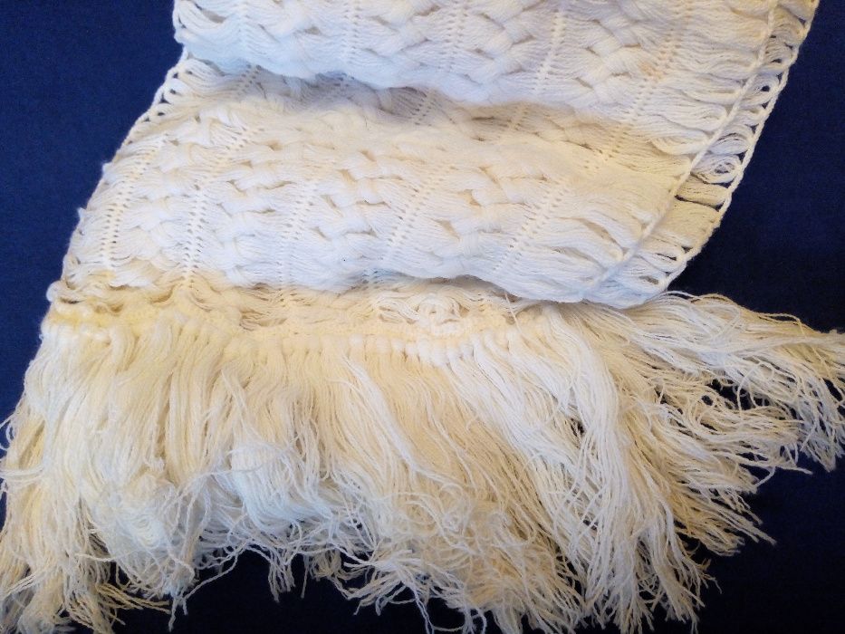 Зимна шапка и шал ръчно плетени нови