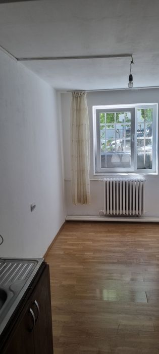 Camera camin, zona Bularga, parter, 10mp, posibilitate baie proprie.