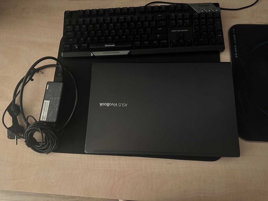 asus vivobook i3 fata spate lateral deosebit frumos elegant cochet
