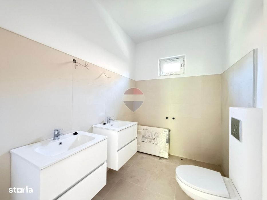 Casă spațioasă, complet renovată la interior, 4 camere, 2 băi
