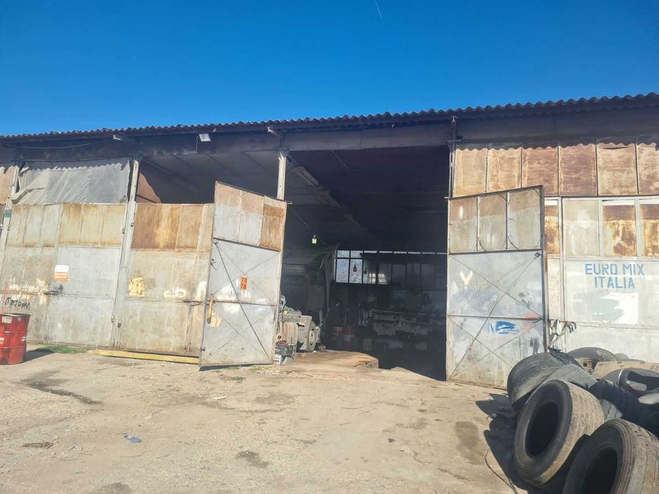 Оборудвано хале за ремонт на камиони