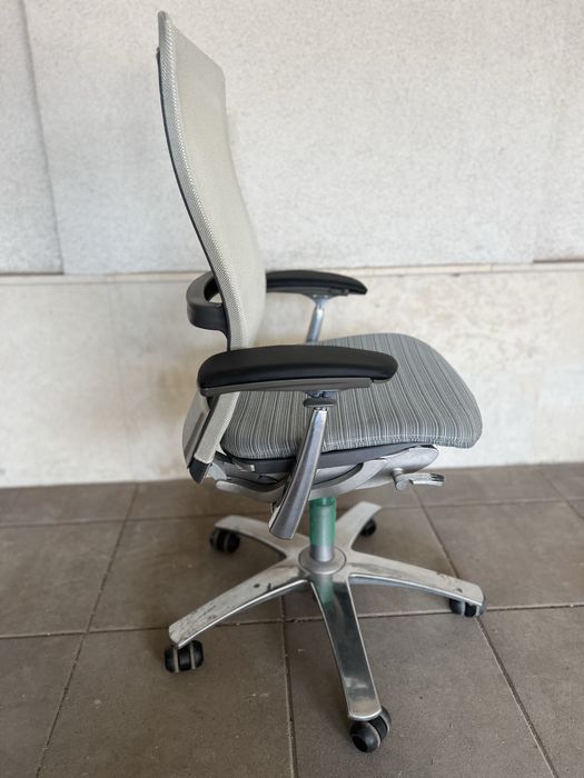 Ергономичен офис стол Knoll Life