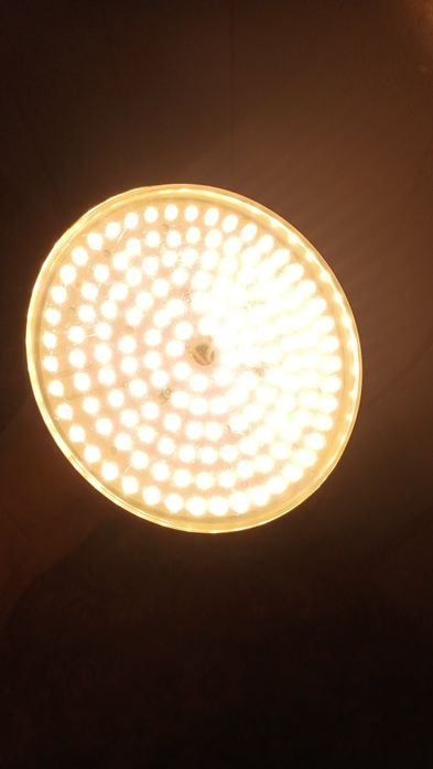 Fitolampa 80W ozroq ishlatilgan sotiladi xona gullarga