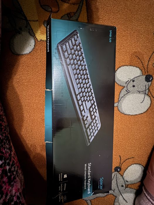 Слушалки ,3D очила и клавиатура