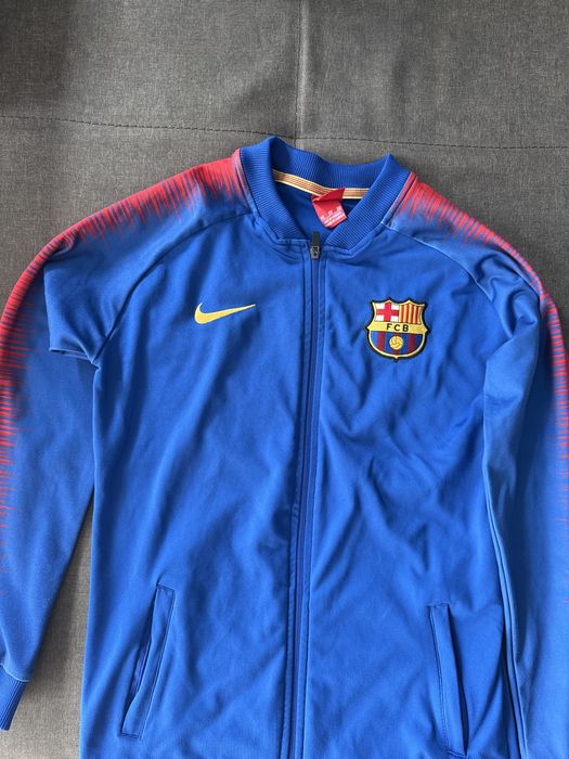 Продавам комплект горнище и долнище Nike Barcelona