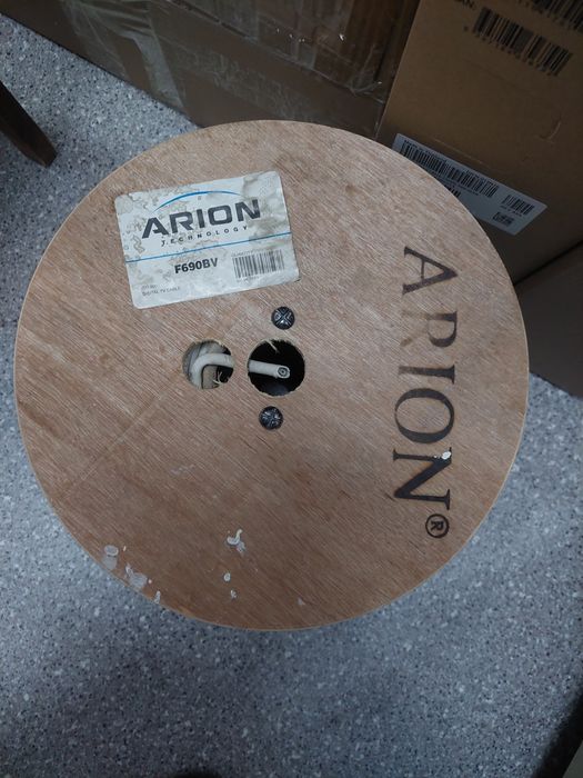 катушка с телекоммуникационным кабелем. 
М