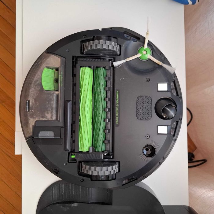 iRobot Roomba i5+ Light 5658 - Робот Прахосмукачка + Аксесоари