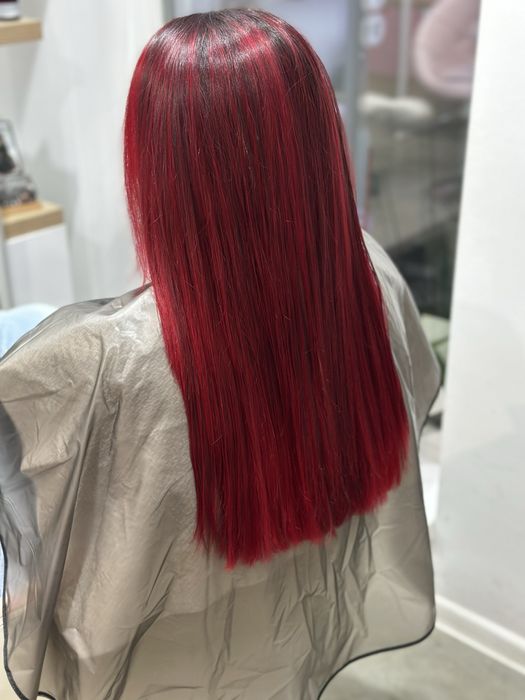 Servicii de coafor tuns vopsit cofura de ocazie in salon