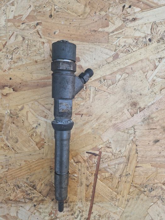 Injector iveco 2.3 E5 codul piesei 504389548
