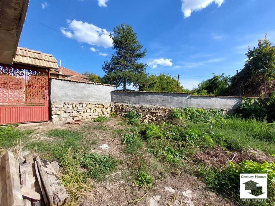 175095 Едноетажна къща за продажба, с равен двор в с. Добромирка