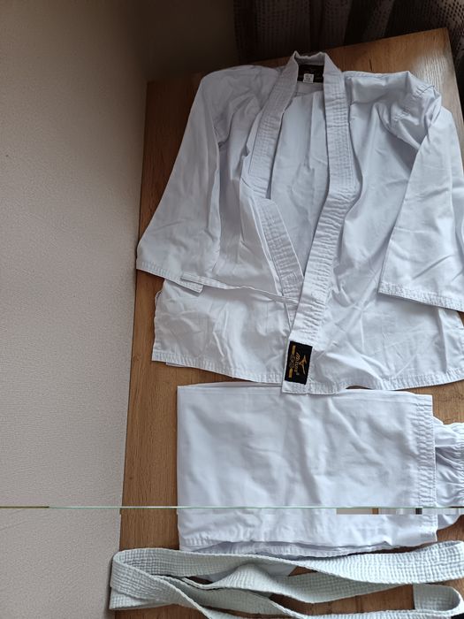 Продам кимоно для каратэ 150