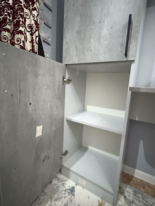 Письменный стол, чистый