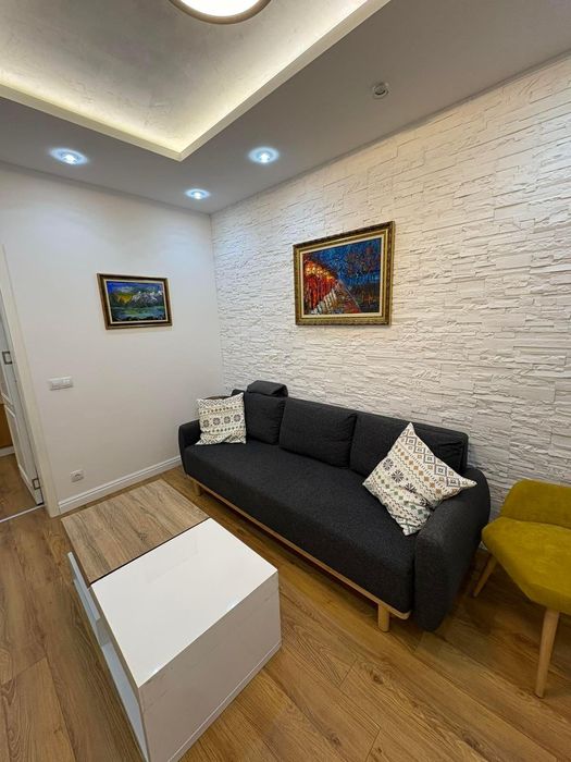 Дава се под наем Тристаен апартамент в София, Център - 90 кв.м за 1500 € - Снимка #1