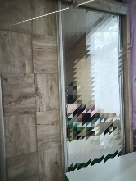 Shkaf sotiladi rolikli