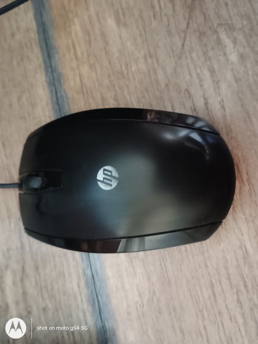 Напълно запазен настолен компютър HP, с качествен Full HD монитор BENQ ET 0026 NA, 21,5 инча, hp клавиатура и мишка, кабели
