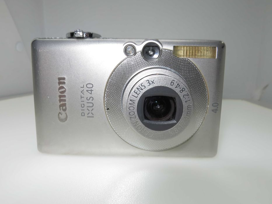 Canon IXUS 40 компактен фотоапарат цифрова камера работи отлично