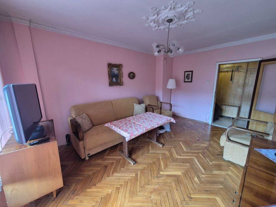 Дава се под наем Четиристаен апартамент в Варна, Цветен квартал - 80 кв.м за 160000 € - Снимка #5