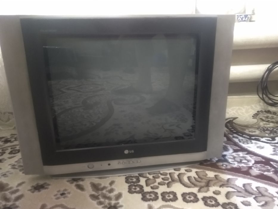 телевизор сотилади 3тача