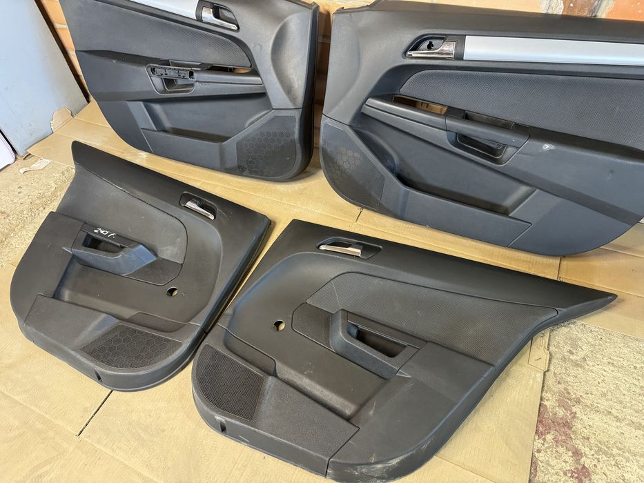 Дверные карты Опель Астра Н