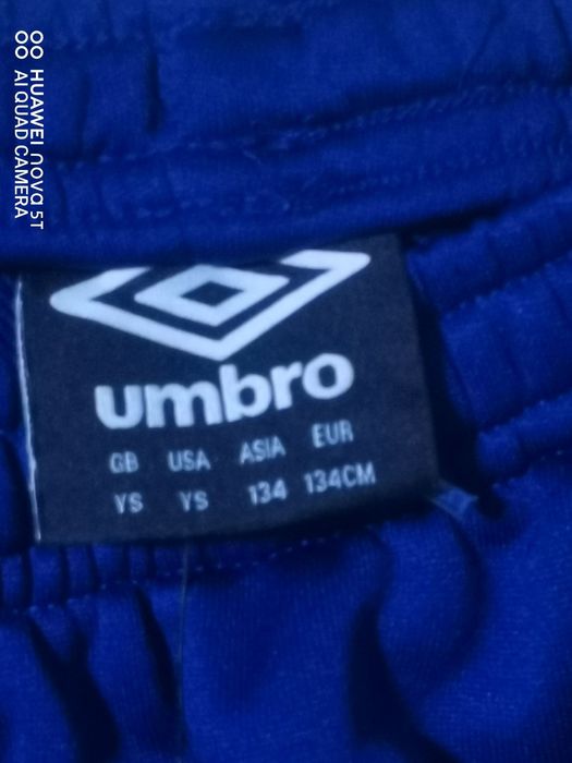 Pantaloni trening Umbro FC Burnley. Măsură 134cm.