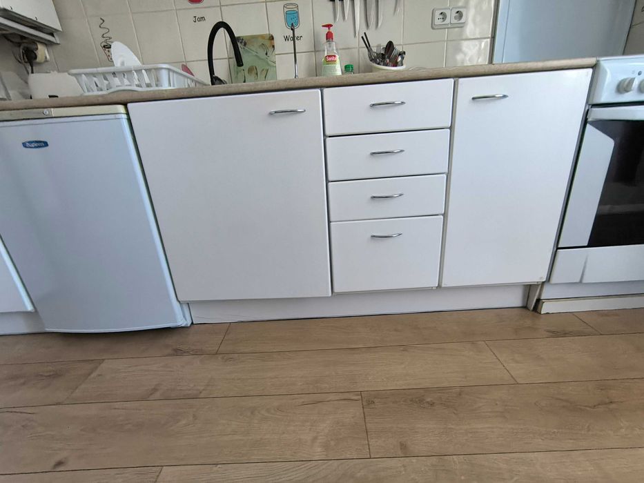 Белый кухонный гарнитур продам