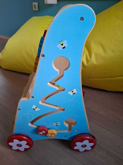 Дървена проходилка с игри за бебета и деца до 3-4 години
