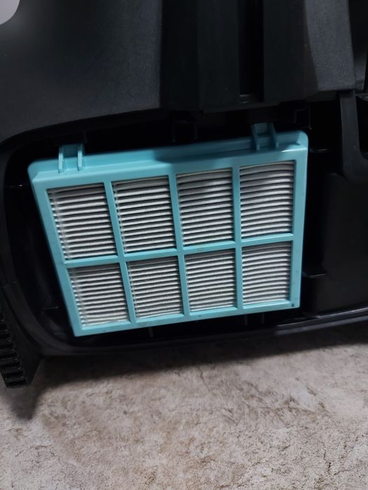 Aspirator fara sac Philips PowerPro Compact 900W