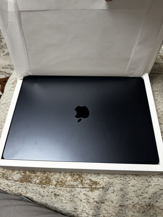 Продам Macbook новый