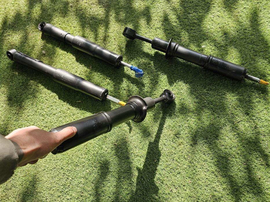 Амортизаторы комплект  TLC 200 // LX 570.