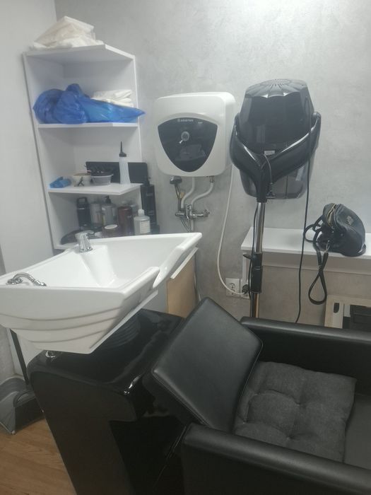 Salon Zona Nufarul central cauta personal in regim pfa ,cosmetica ,coafura,frizerie ,manichiurs