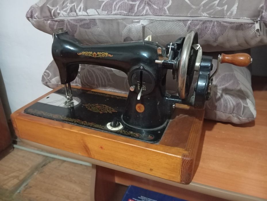 Ручная швейная машина