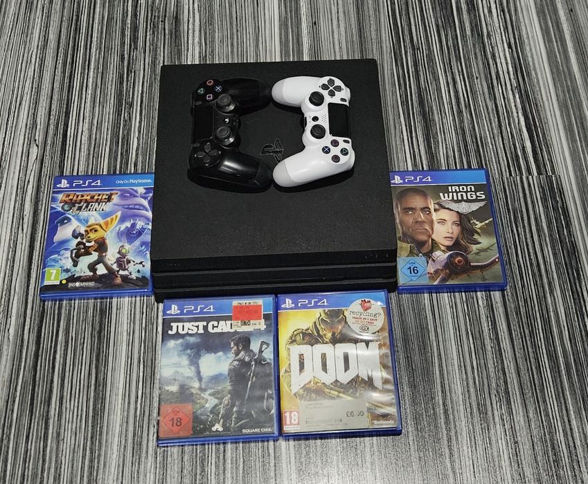 Consola Sony ps 4 pro + 5 jocuri