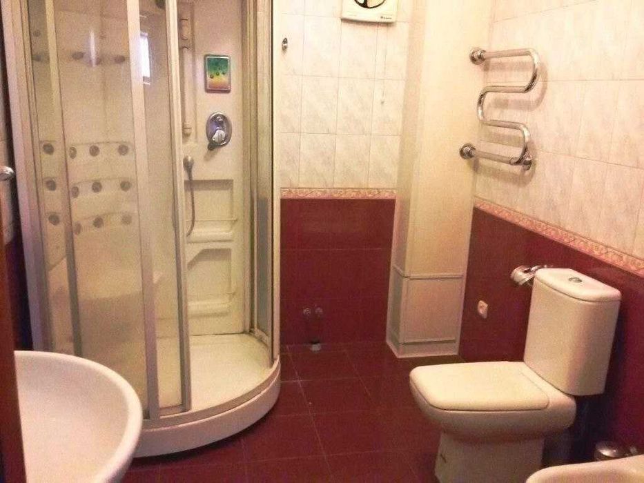 Дом ул.Ивлева 8-сот 2-этажа 7-комн 560 м² 4 с/у бассейн можно под офис