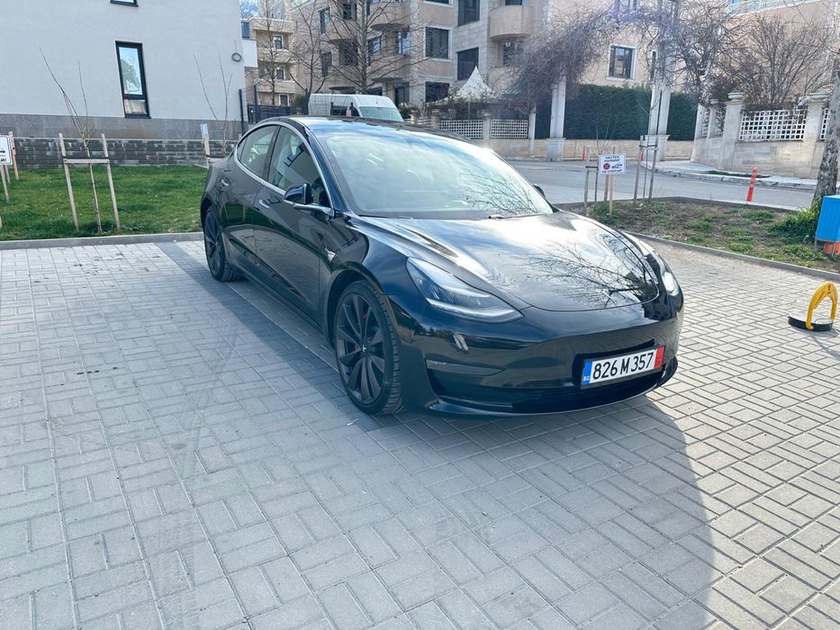 Тесла Модел 3 Перформънс