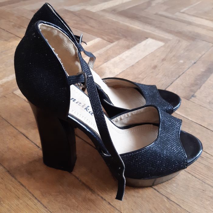 Нови сандали на ток