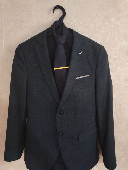 Продам костюм  размер:46                     .