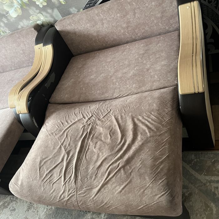 Продам 2 дивана с подушками